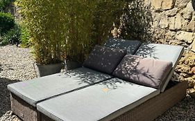 un petit coin de paradis avec piscine et parking